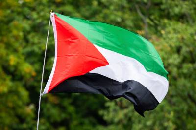 Markering med palestinske flagg ved innløpet til Bodø Havn