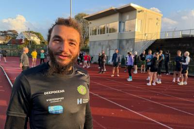 Slik leder Luke (37) hundrevis på intervalltrening – og dette er trikset som berger deg i Djupadalten