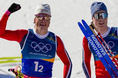 Klæbo lekte seg til gull nummer fem: – Han er helt vill!