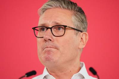 Keir Starmers kontor: Den britiske statsministeren fortsetter i jobben