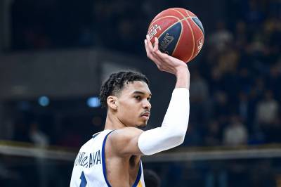Wembanyamas feil gir Knicks en 2-0-ledelse i NBA-finalen: 