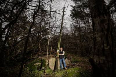 Stol­pen foran huset sto løs og utgjorde fare. Da fikk han en idé.