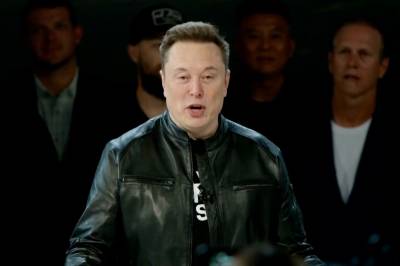 Musk talte til Space X-ansatte: Fikk alle til å le med «crack»-spøk