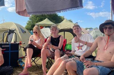 Hetebølge i Danmark. Samtidig våknet festivaldeltakere av lyn