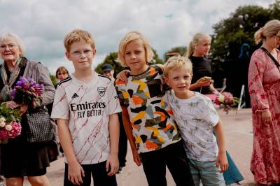 Sender hilsen til dronning Sonja