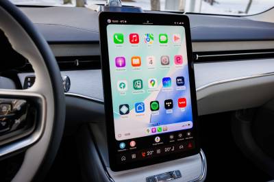Tesla utsetter CarPlay på grunn av iOS 26