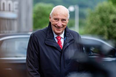 Kong Harald i Askvoll: Hilste fra dronningen