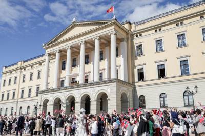 Slottsbalkongen direkte