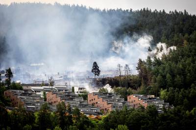 Mjøndalen i sorg etter brannkatastrofen – gamlesjefen låner ut boligen til ofre