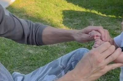 Deler sjeldent klipp av sønnen