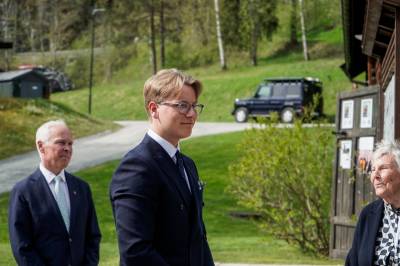 Prins Sverre Magnus alene på jobb