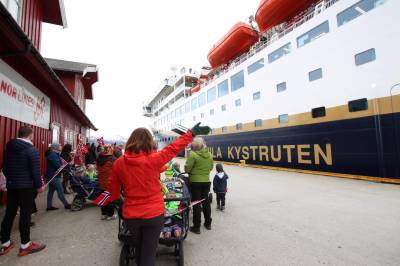 Skal uttale seg om framtidas kystrute: – Gods er sentralt