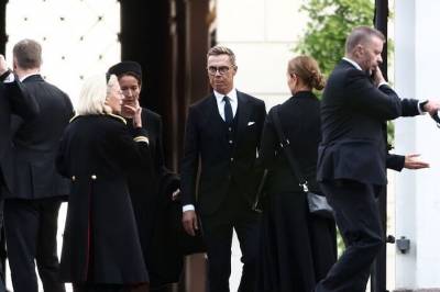 Finlands president forlater Slottet