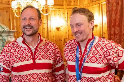 Bronsevinner Kristoffersen måtte rette på kronprinsen: – Hæ, glatt?