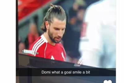 Erling Haaland «vitser» i retning mot tidligere lagkamerat Szoboszlai under Liverpool mot Barnsley