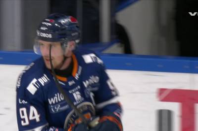 Joel Persson med mål mot Malmö Redhawks