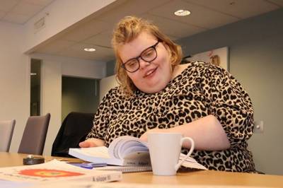 Første fagboka i Noreg skrive av fagfolk og personar med utviklingshemming