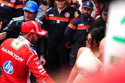 Kim Kardashian og Lewis Hamilton på ferie sammen