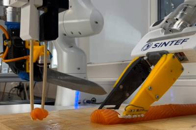 Denne roboten multitasker som en sushikokk