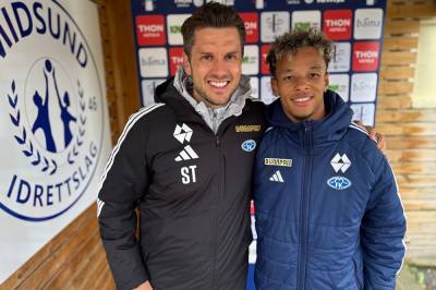 Scoret hattrick – får skryt av treneren
