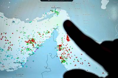Stortankerne i Persiabukten: 140 milliarder i stål og olje er innestengt