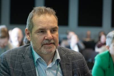 Europas dyreste: Nå har selv strømsjefen krøpet til korset