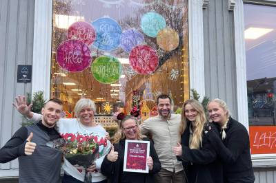 Ble overrasket midt i julegavepakkingen: – Dette var veldig gøy