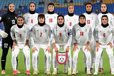 Irans fotballkvinner overrasket – gjorde full helomvending under nasjonalsang