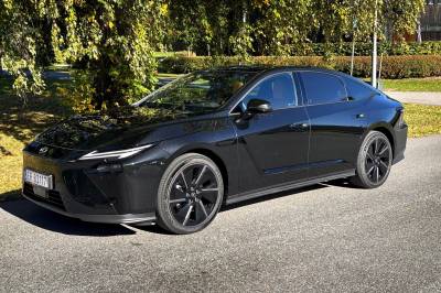 Biltest av Lexus ES: «Dark Horse» fra Japan