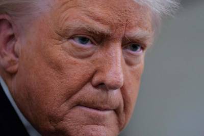 - Vil tvinge Grønland innen ett år