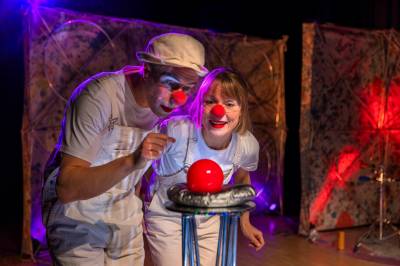 En magisk klovneforestilling for de minste: – Med Wow!