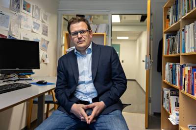 Russiske statsansatte hevder SAS-flyvning ble kansellert for å kneble Glenn Diesen. – Komisk