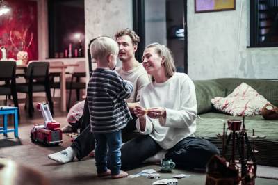 Dette gjorde småbarns­foreld­rene da mobilen tok over hverdagen