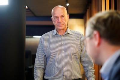 Elkem-sjefen går av