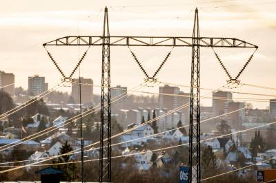 Hundrevis av energimontører kan bli tatt ut i streik fredag