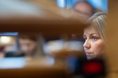 Guri Melby krever innsyn i KI-chatten til Støre