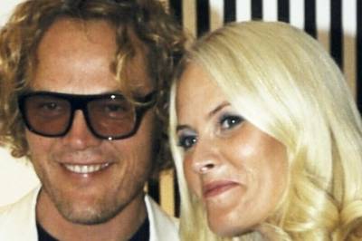 «Be Dundas skaffe en ung jente»