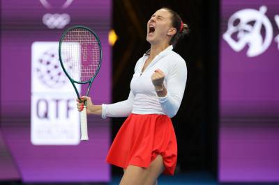 Den ukrainske spilleren Marta Kostyk nekter å hilse på Sabalenka i finalen i Brisbane: 