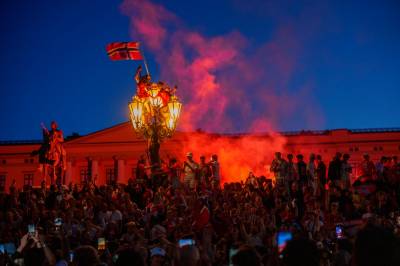 Raser mot den norske VM-festen: – Hysteri
