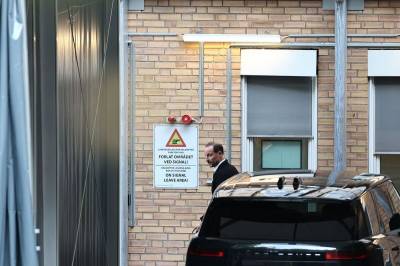Kong Haakon har ankommet Rikshospitalet