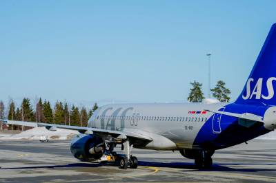 Batterier til hodelykt tok fyr i håndbagasjen på SAS-fly – åtte til sykehus