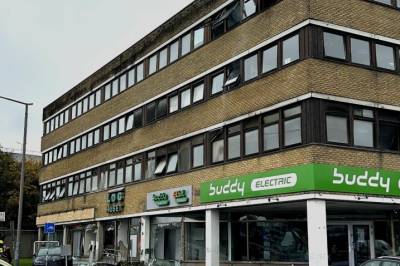 - Kom en ildkule ut av bygget