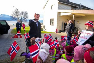 Kong Haakon på sin første offisielle reise som konge