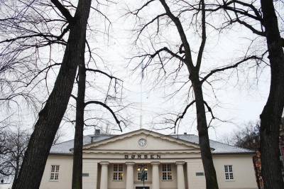 Det var tirsdag oppgang på Wall Street, men i Asia er det blandet stemning. Oljeprisen faller.