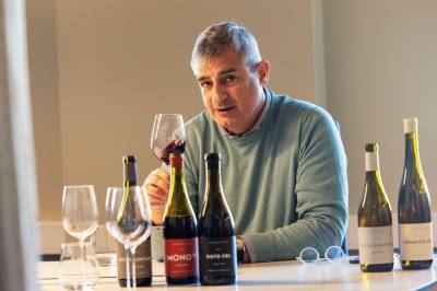 Han lager noen av Portugals mest interessante viner