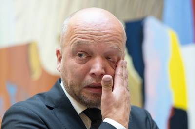 Partiene ble enige om «borgfred» til kongen er begravet. Så sa Island nei til EU.