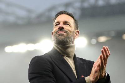 Ruud van Nistelrooy er overraskende kandidat til å overta etter tidligere landslagssjef Roy Hodgson