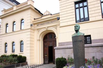 Nobel-pengebingen: Knuste eget mål
