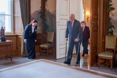 Kongehus­ekspert: – Kong Harald bør distansere seg fra Mette-Marits handlinger