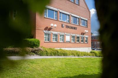 Advokat pågrepet av politiet – rettssak utsatt på ubestemt tid